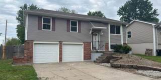 Spacious Remodeled 4 Bedroom Home with 2-Car Garage & Fenced Yard in Independence Gallery 1