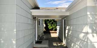 Charming 2 bed 1 bath bungalow with 2nd living room Gallery 34