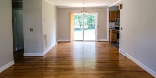 3 Bedroom, 2 Bath house with fenced yard! Gallery 5
