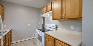 2 Bedroom With Oversized Garage & Prime Location Near 90th & Blondo!! Gallery 8