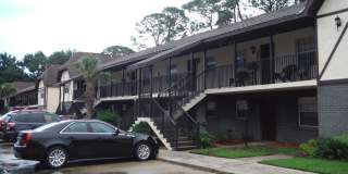 2/2 Condo Screen Porch, Pool Complex Gallery 1