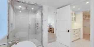 2820 Bayview Gallery 22