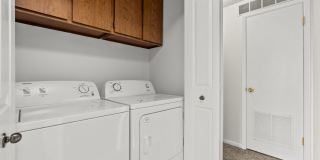 Charming townhome centrally located with great access to the Greenbelt and BSU! Gallery 4