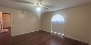 Unique Lyndon area 4 bedroom home with multiple common areas Gallery 28