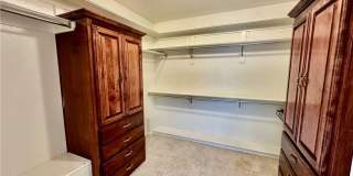 Prime Location 4 Bedroom 3 1/2 bath 2 garages! Gallery 18