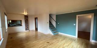 Charming Three Bedroom Home with Large Fenced Yard - Nevada St Gallery 5