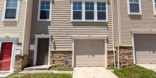 Luxurious 3 Bedroom plus Den Available in Congress Heights Luxurious 3 Bedroom plus Den Available in Congress Heights Gallery 1