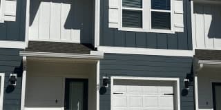 Beautiful Newer Townhouse with all LVP Gallery 1