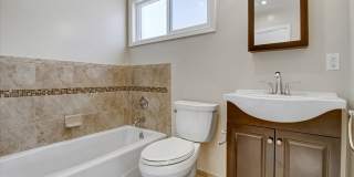 Spacious Westlake Home Gallery 16