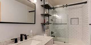 Beautiful and Spacious Loft-Style Condo 1 Bed/1.5 Bath Near Ballpark Gallery 18