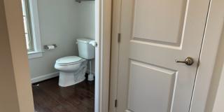Gorgeous 4-Bed 3.5-Bath Townhouse next to Ft Meade Gallery 16