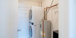 680 N GREEN Street Gallery 17