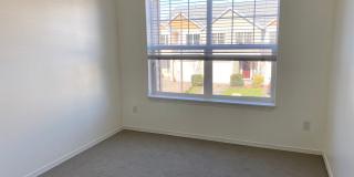 Fantastic Townhome close to Nike Gallery 18