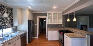 Spacious 4-Bedroom Single Family House in Baltimore Gallery 32
