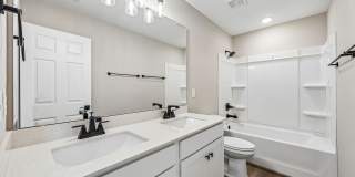 Immaculate 4 bedroom, 2.5 bathroom home with a dedicated office, spacious loft, and 2,648 square feet of living space Gallery 25