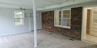 Beautiful renovated 3 bed, 1.5 bath unfurnished home located in Hampstead Gallery 15