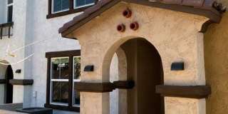 Tempe Townhome 3 bedrooms & 2.5 baths with 2-car garage Gallery 1