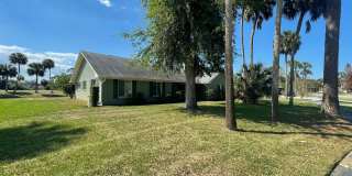 Spacious 3 Bedroom home in Pelican Bay- Golf Course View Gallery 3