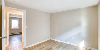 Lovely 3 Bedroom 1 Bathroom - 1st Floor with/ Washer and Dryer Gallery 79