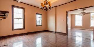 Beautifully Renovated Brick Home in East Franklinton Arts District - Walk to the Best of Columbus! Gallery 16