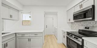 Fully Remodeled South Tempe 3BR Townhome w/ Private Yard, W/D & Parking Gallery 5