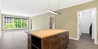 250 Daniel Burnham Square Gallery 9