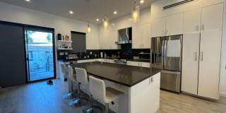 Five Bedroom/Four Bathroom Luxury House in Koreatown Gallery 6