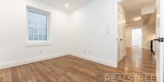 128 Montrose Avenue Gallery 4