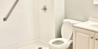 HUGE 3 Bed/2 Bath Home with your own private workshop + oversized garage Gallery 12