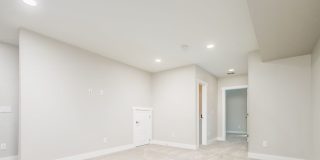 Modern 3 bed / 4 bath, 3 story townhome! Gallery 35