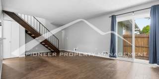 Charming Townhouse with Central AC and Washer/Dryer Gallery 4