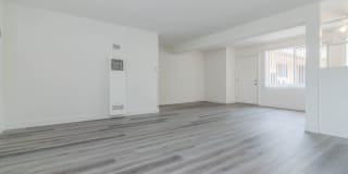 4854-4860 Hazeltine Apartments Gallery 19