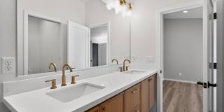 Bright & Spacious - 2BR Condo in Seattle Gallery 21