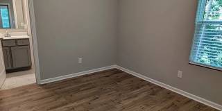 Room in 5 Bedroom Home at Reeves St Gallery 9