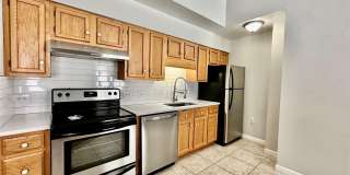 229 N Poplar Street Gallery 6