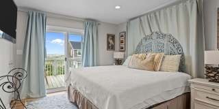 201 W Glenn Street Gallery 18