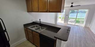 One Bed - One Bath - Water Front - First Floor Gallery 7