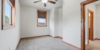 1694 GRUENE VINEYARD CROSSING Gallery 24