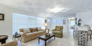 SEASONAL / SHORT-TERM RENTAL – Charming Downtown Punta Gorda Retreat Gallery 10