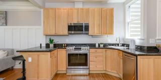 Russian Hill: Remodeled Top Floor Condo w/ Laundry in-unit & Garage Parking Included Gallery 3