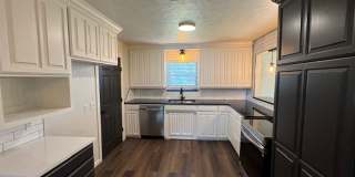 Stunning and trendy 3 bed 2 bath 2 car garage in Moore! Gallery 6