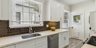 Downtown Palo Alto Cottage | Private Yard | Walk to University Ave Gallery 8
