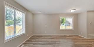 Stunning townhouse in Canby- 3 bed / 2.5 bath , garage, AC Gallery 10