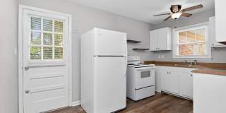 Adorable Two Bedroom Apartment Near Cotswold! Gallery 5