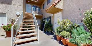 Warner Courtyard Apartments Gallery 25