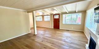 Charming 2 bdrm, 1 bath, + Bonus Room Gallery 6