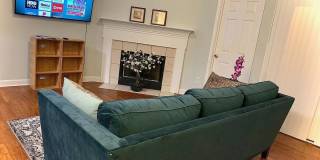 Room in 3 Bedroom Home at Tom Hunter Dr Gallery 22