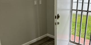 1099 West 60th Street Gallery 1