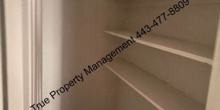 Spacious 3 Bedroom Home with Backyard & In-Unit Washer/Dryer Gallery 6