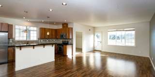 2BD 2.5BA + Bonus Room/Den/Office Townhouse w/Garage + AC + Washer/Dryer Included Gallery 3